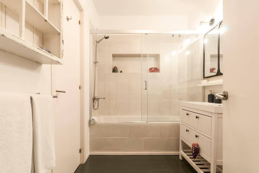 Apartment 3 Bedroom Near Las Ramblas