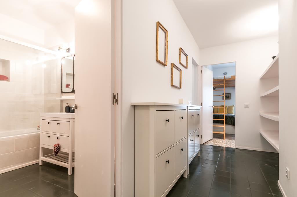 3 Bedroom Near Las Ramblas * Barcelona