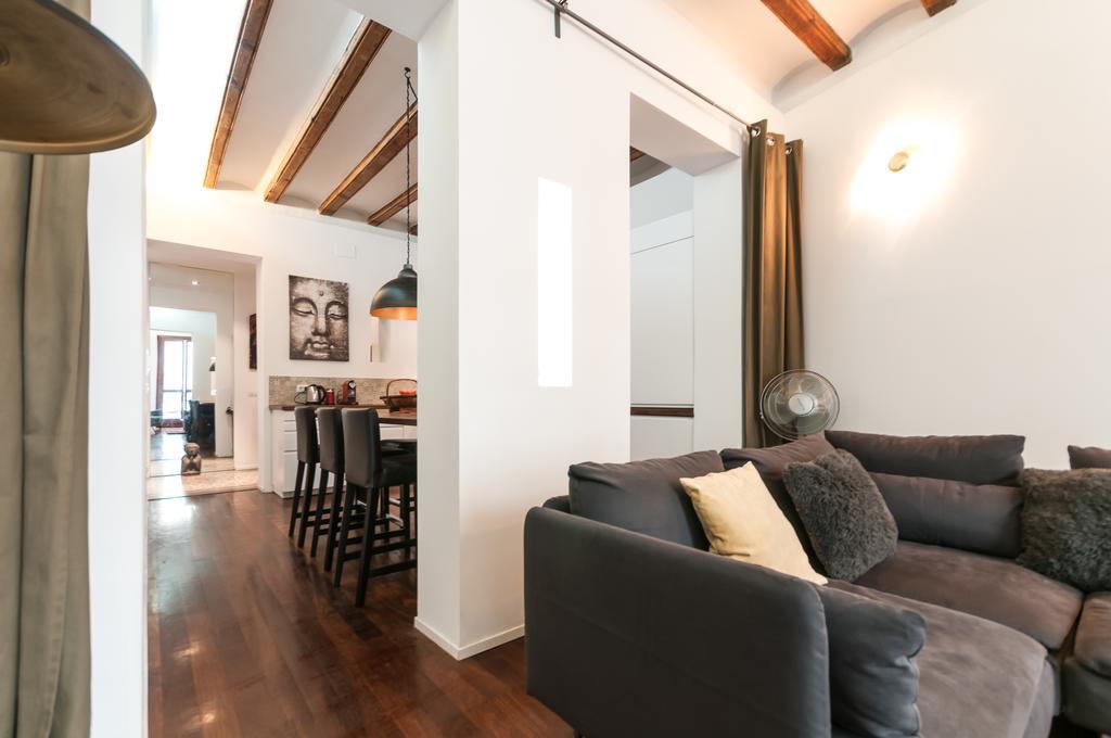 Apartment 3 Bedroom Near Las Ramblas