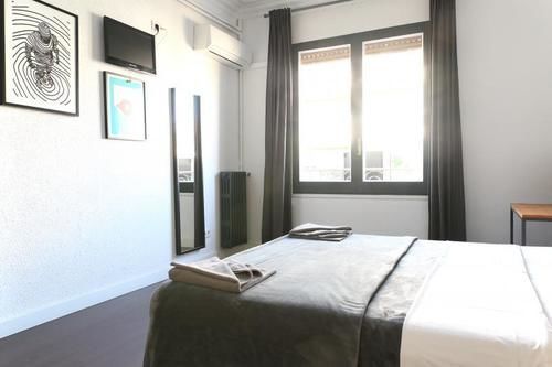 De 185 M² En Ensanche, Con 8 Habitación * Barcelona