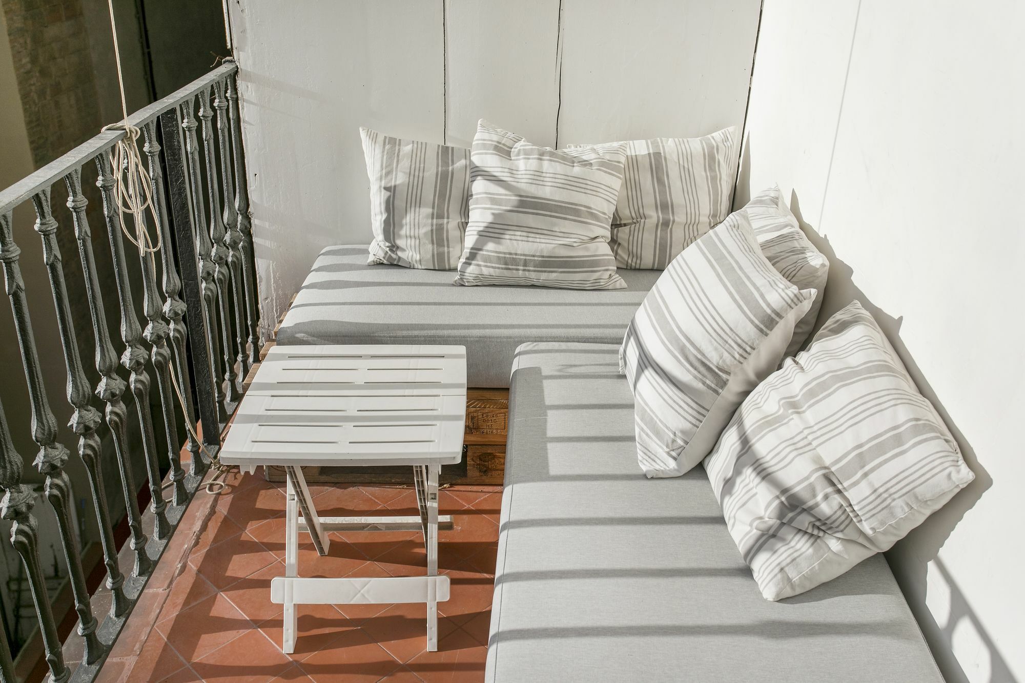 Spacious And Luminous Flat With Balcony Barcelona