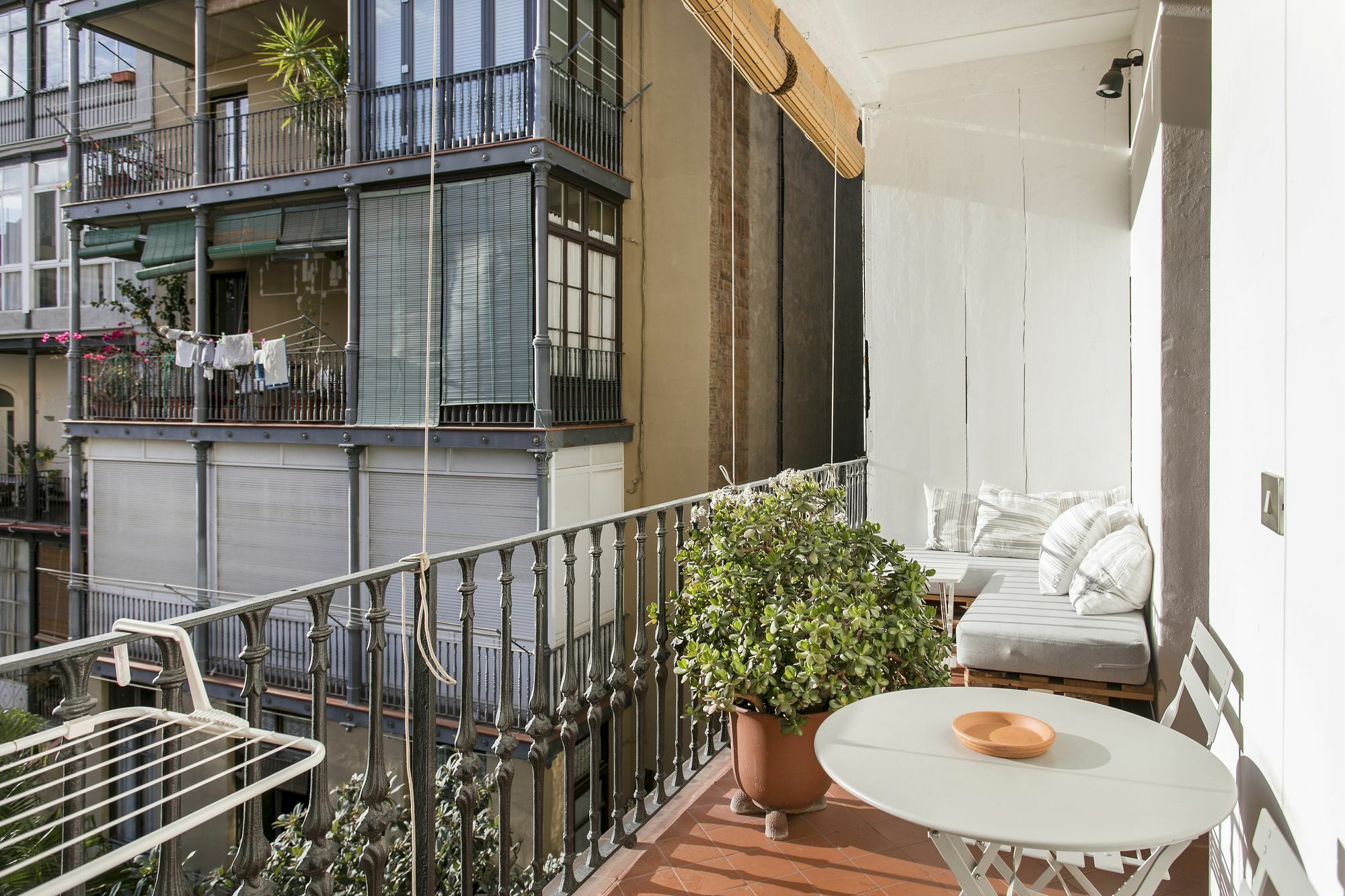 Spacious And Luminous Flat With Balcony * Barcelona