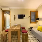 Ferienwohnung Fuer 3 Personen Ca 65 Qm In Barcelona-Gracia, Costa Brava Costa Del Maresme