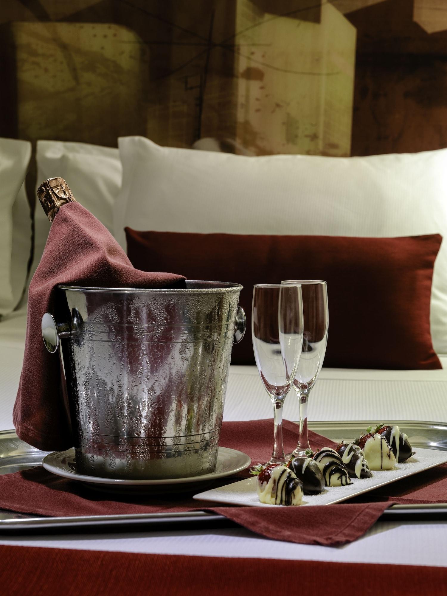 H10 Universitat (adults Only)
