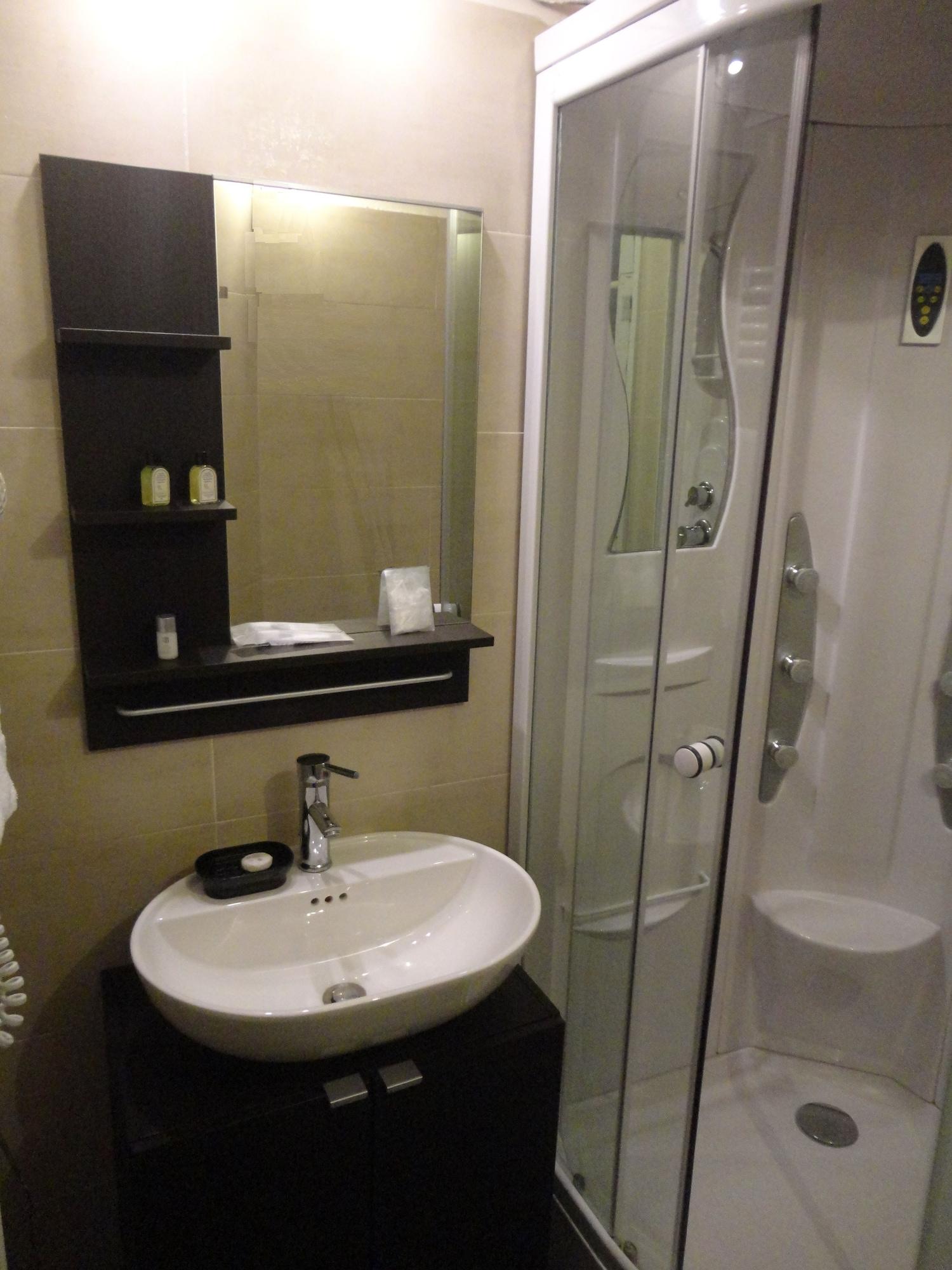 Brustar Gotic-centric Guest house