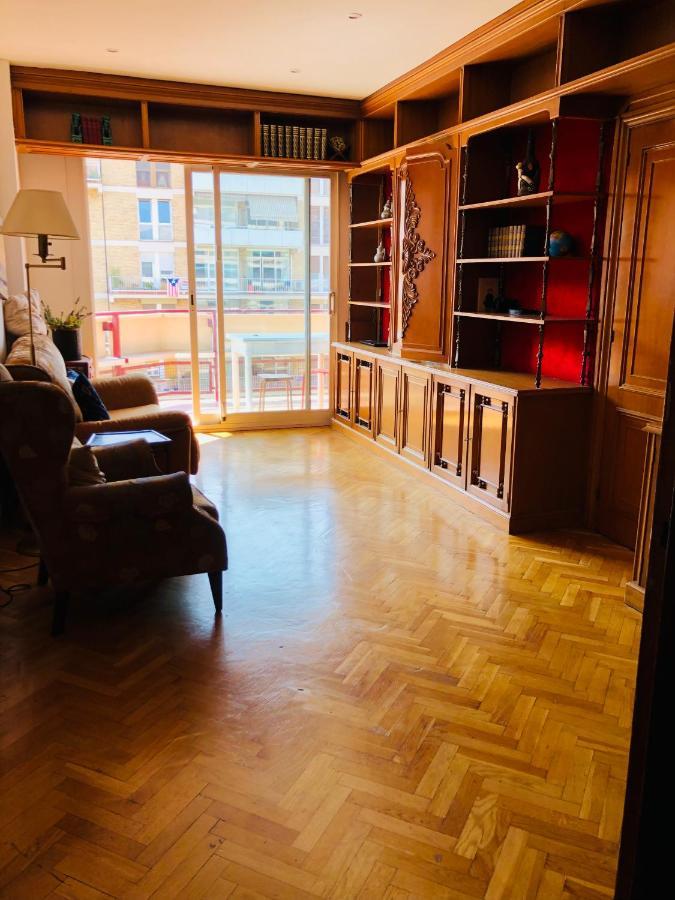 Your Second In With Private And Private Bathroom Close To Montjuic, Pl Espana, La Rambla, Ferry Port Hospedagem domiciliar Barcelona