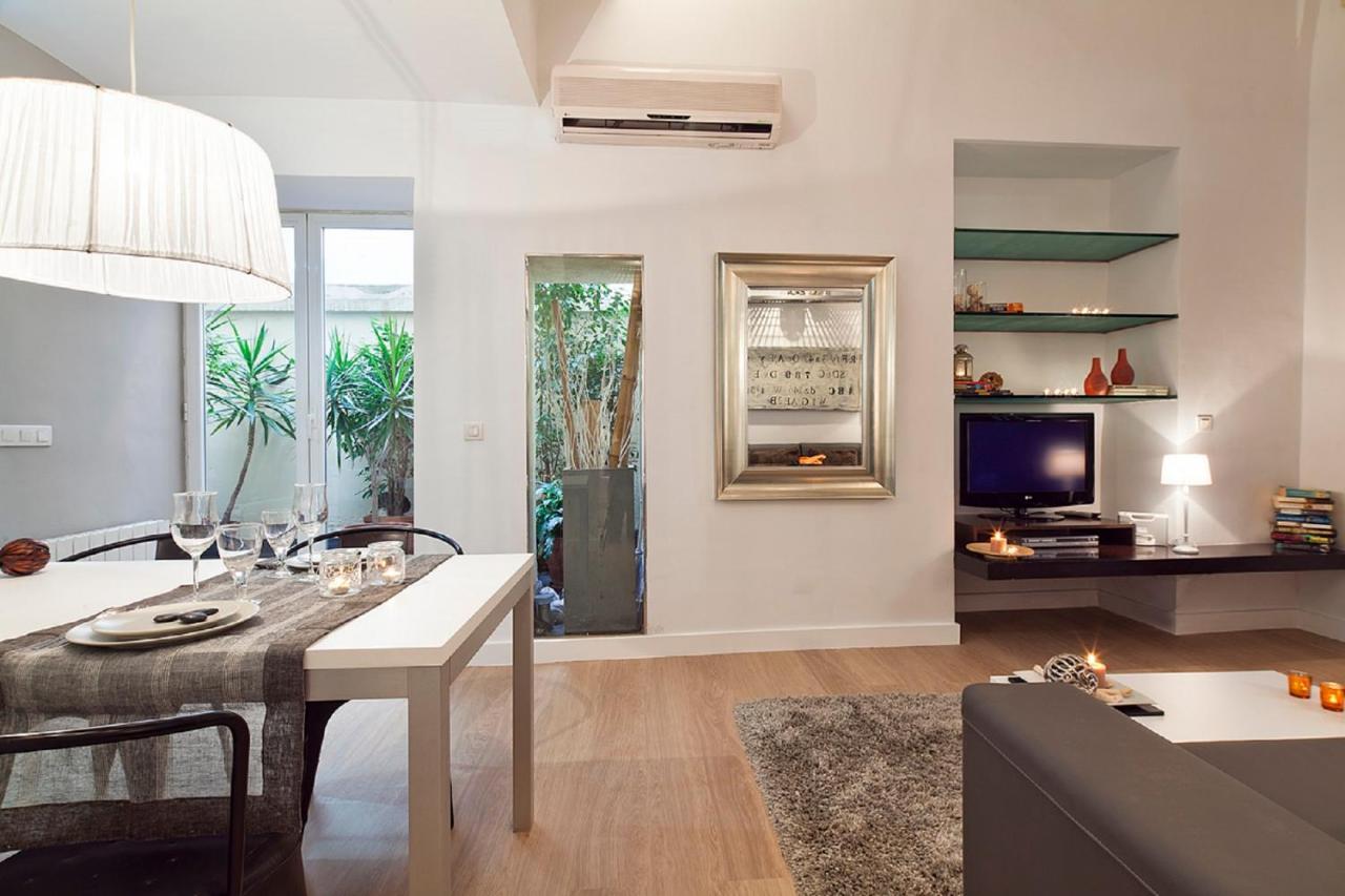 Cathedral Apartment *