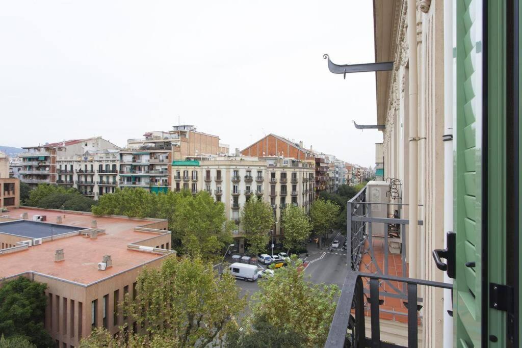 Bright & Spacious Family Flat In Appartement Barcelona