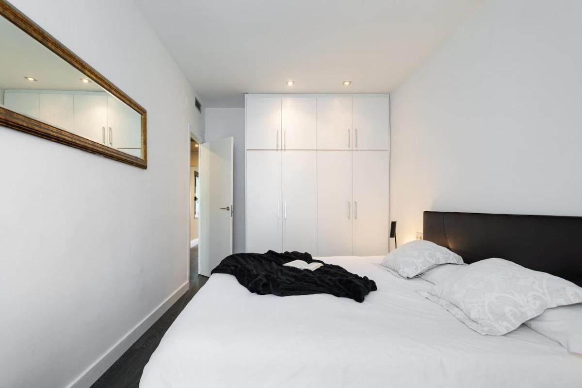 3-bedroom Penthouse With Terrace In Eixample Apartment