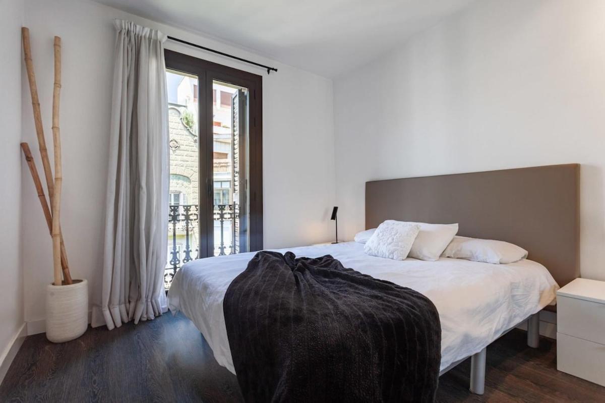 3-bedroom Penthouse With Terrace In Eixample Apartment Barcelona