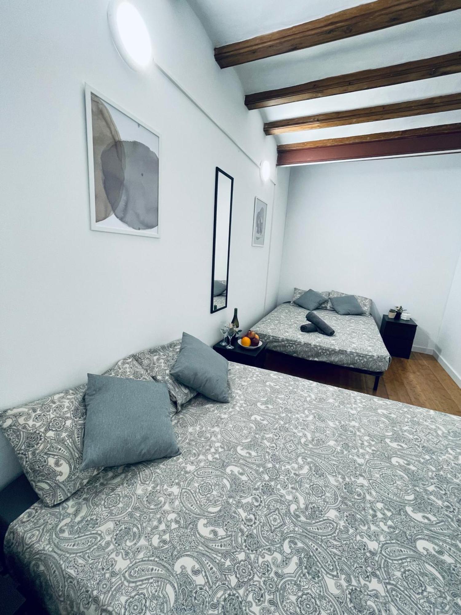 Nou De La Rambla 2 Bed and breakfast