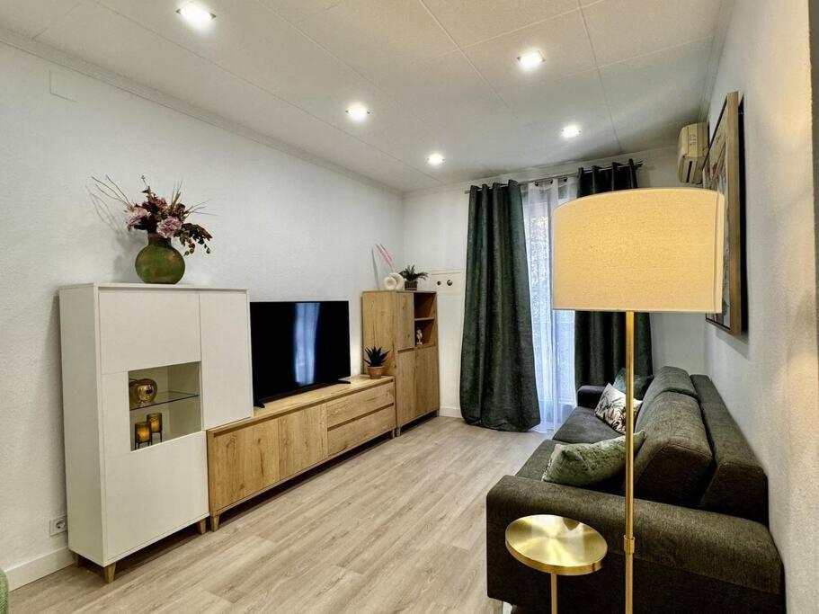 Sant Antoni Stay: Experience Apartment Barcelona
