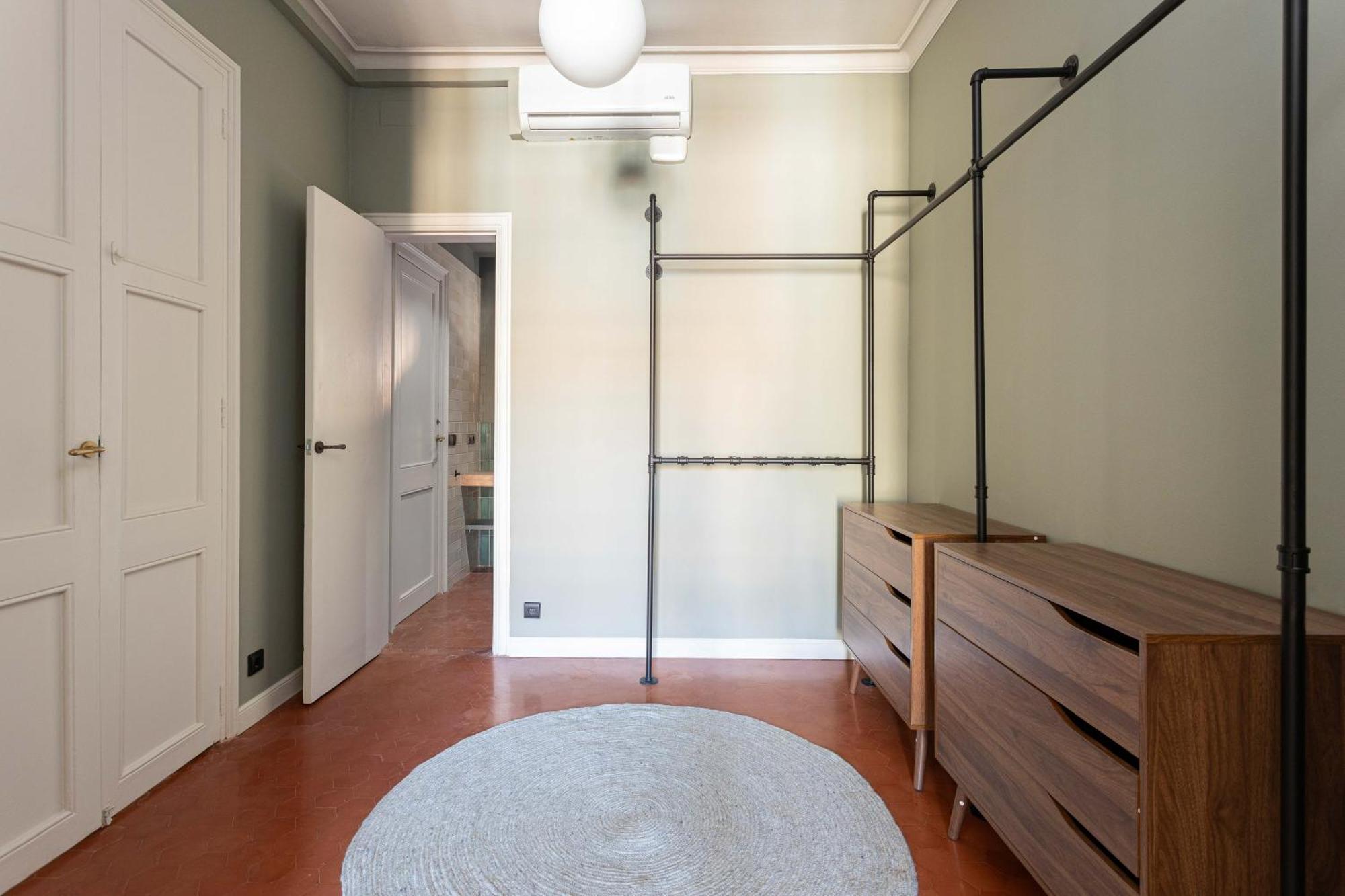 Apartment Spacious Stylish 4-bedroom Modernist *