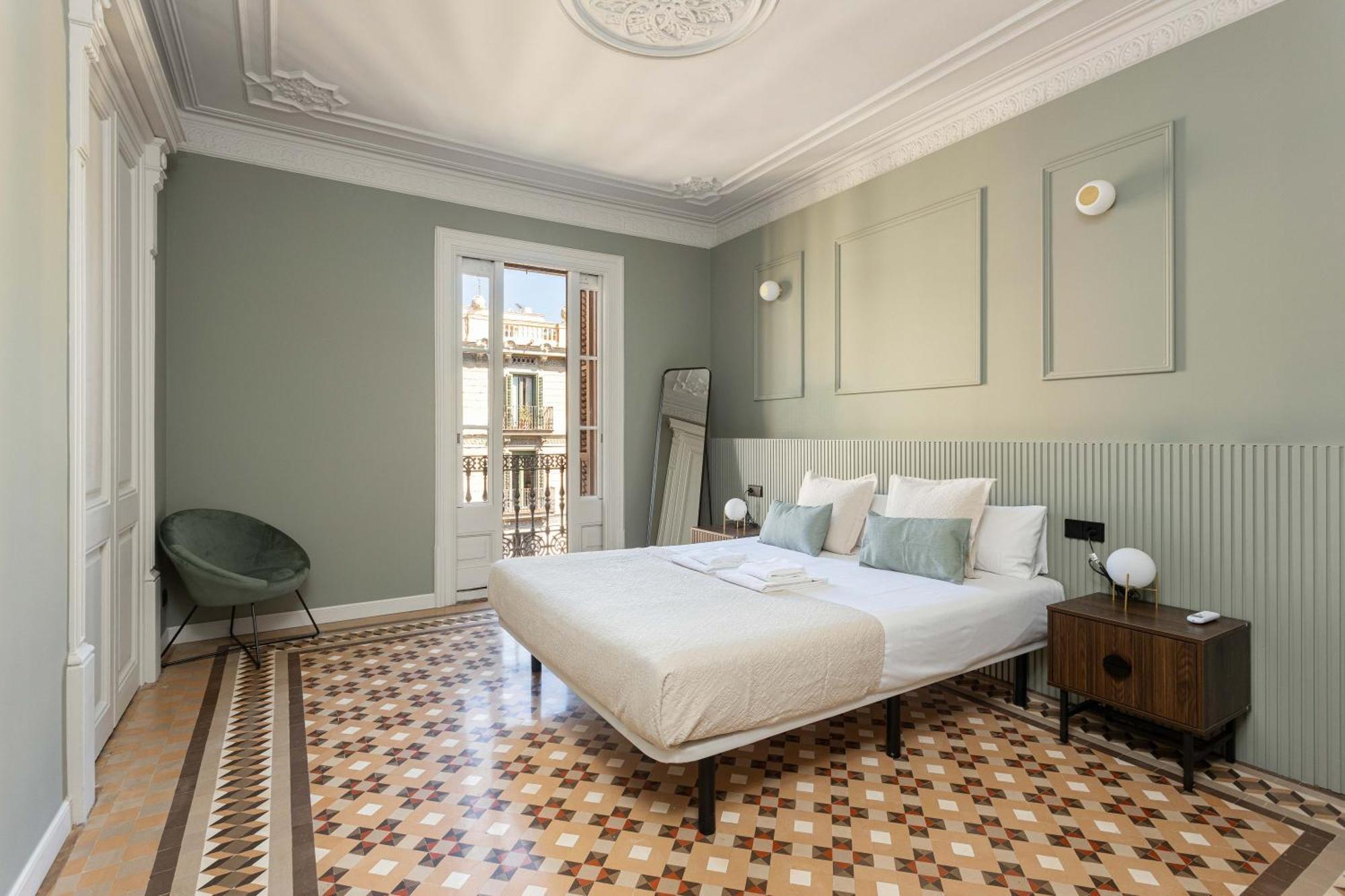 Spacious Stylish 4-bedroom Modernist Apartment Barcelona