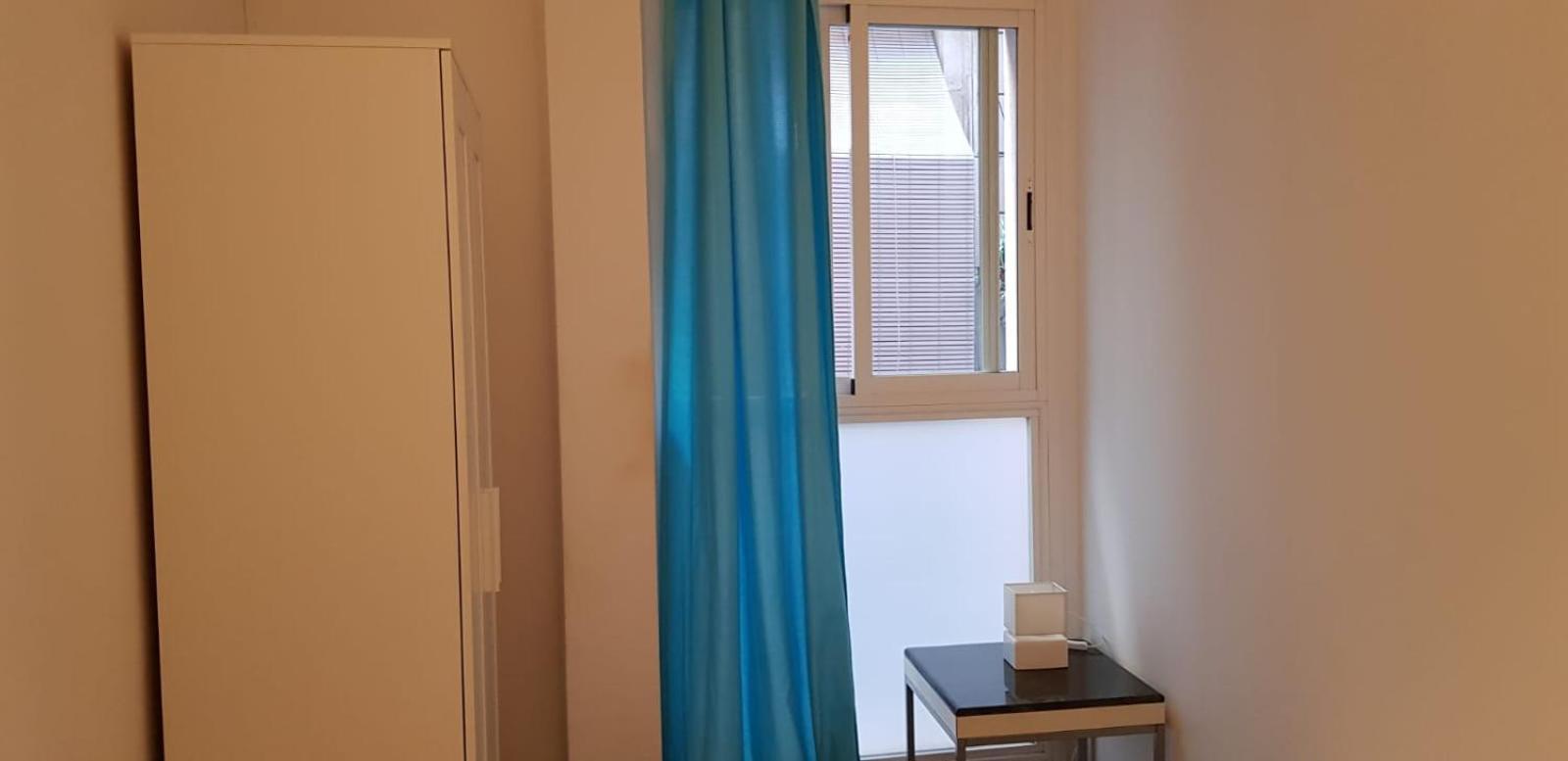 By Port Vell Hostal Barcelona