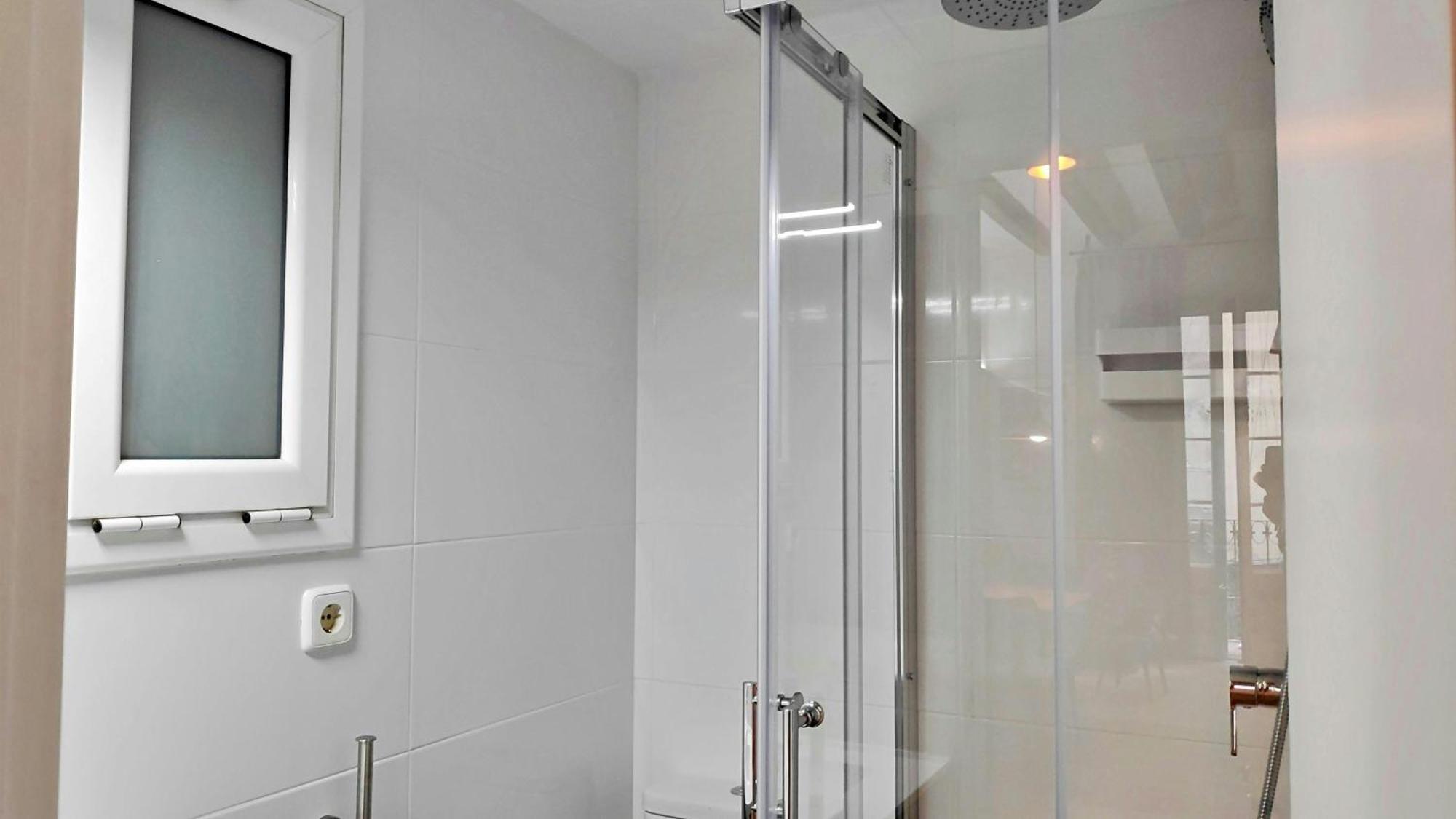 Sant Antoni 3 - Downtown Barcelona. Modern Apartment