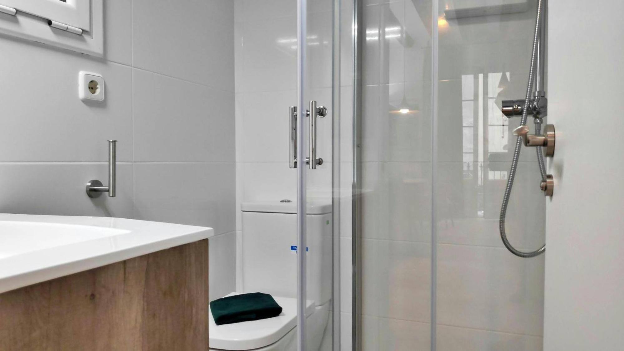 Sant Antoni 3 - Downtown Barcelona. Modern Apartment *