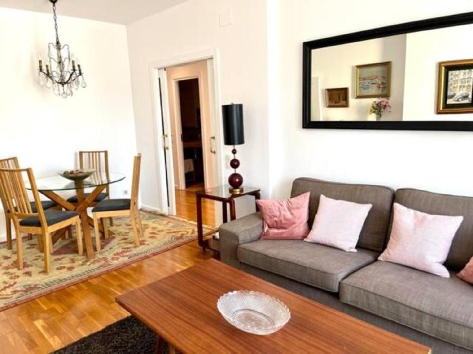 Apartment Con 2 Dormitorios, Elegante Y Centrico En Rambla Catalunya - Es-341-2 *