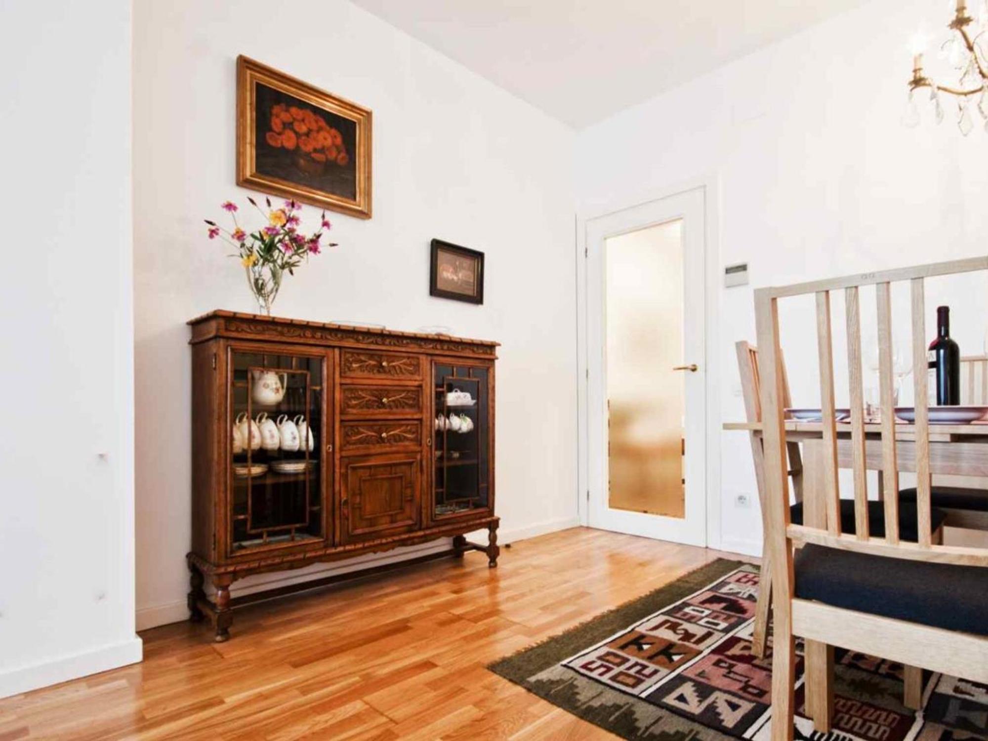 Apartment Con 2 Dormitorios, Elegante Y Centrico En Rambla Catalunya - Es-341-2