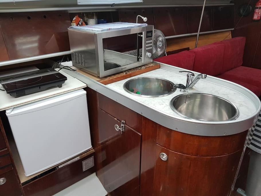 Botel Amazing Flat In Classic Sailing Boat In *