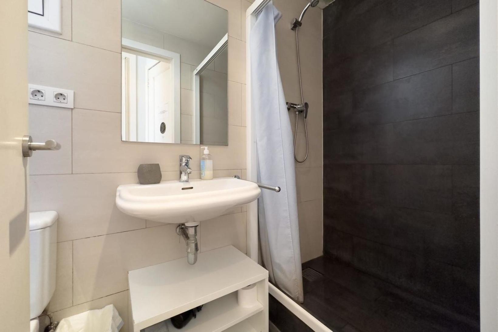 Apartment Fuer 3 Personen Ca 40 Qm In Barcelona-gracia, Costa Brava Costa Del Maresme *