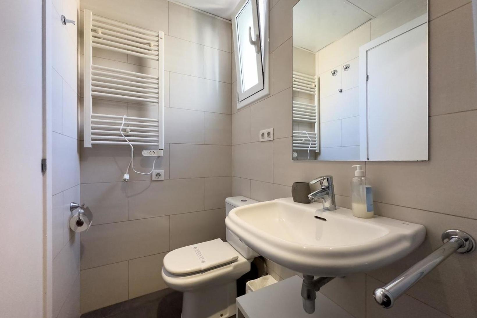 Apartment Fuer 3 Personen Ca 40 Qm In Barcelona-gracia, Costa Brava Costa Del Maresme *