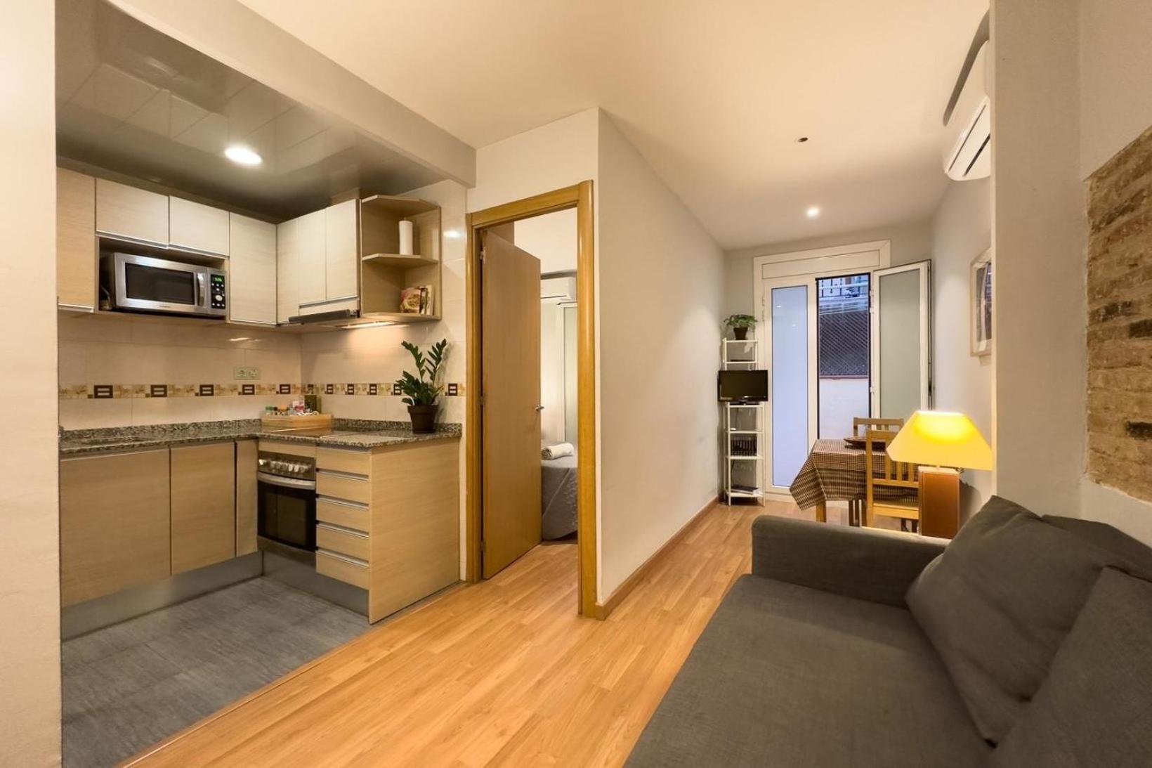 Apartment Ferienwohnung Fuer 3 Personen Ca 38 Qm In Barcelona-gracia, Costa Brava Costa Del Maresme Barcelona