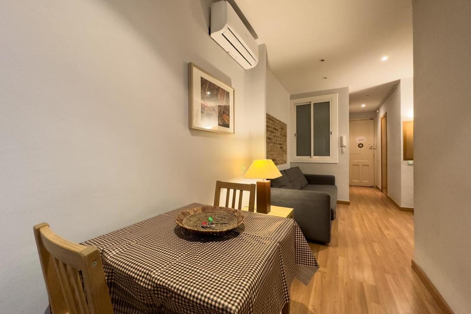 Ferienwohnung Fuer 3 Personen Ca 38 Qm In Barcelona-gracia, Costa Brava Costa Del Maresme Barcelona