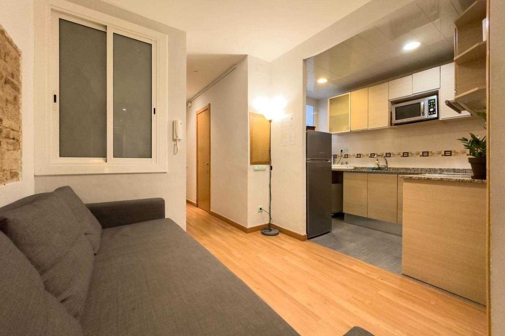 Ferienwohnung Fuer 3 Personen Ca 38 Qm In Barcelona-gracia, Costa Brava Costa Del Maresme Apartment Barcelona