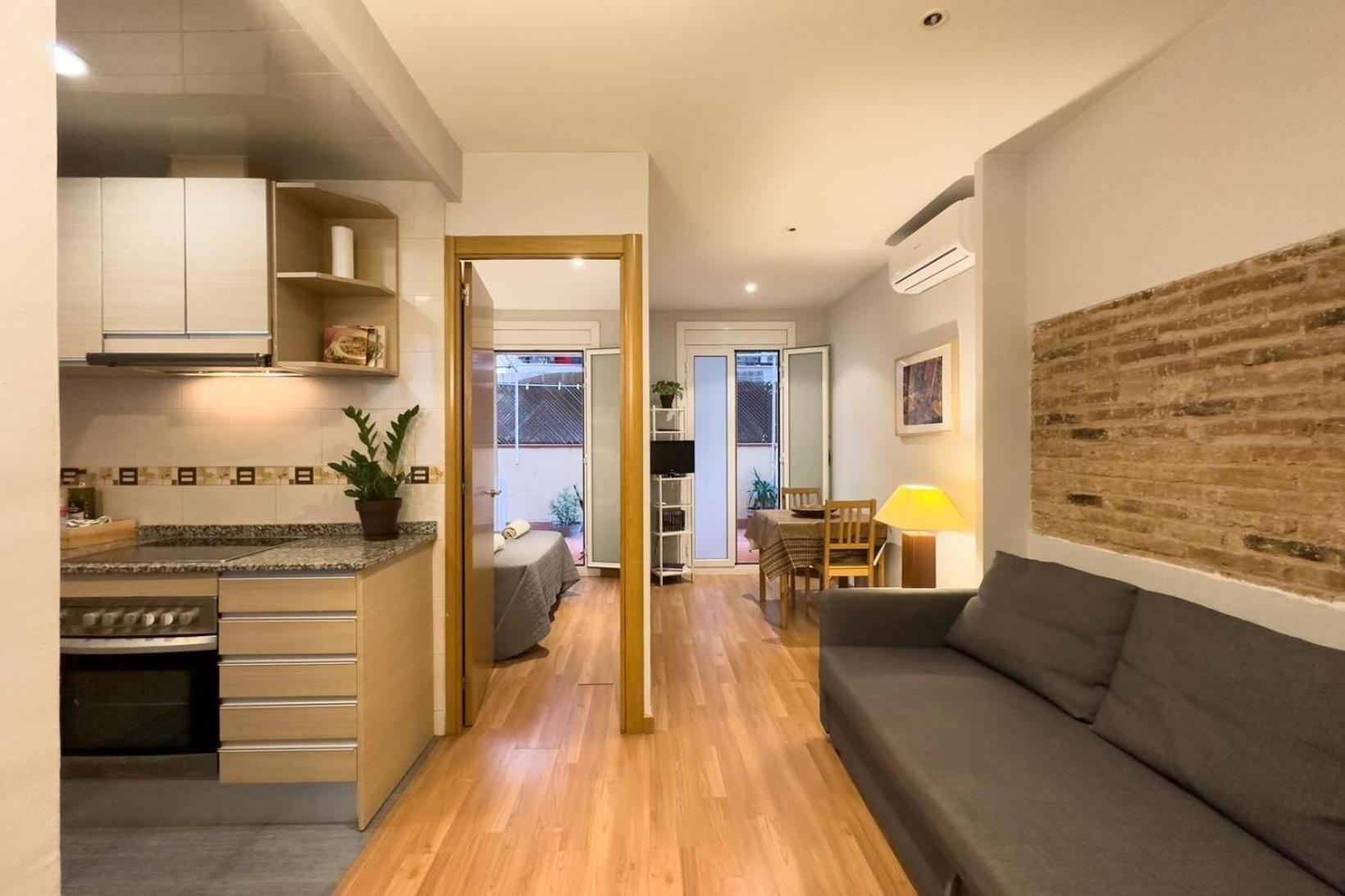 Ferienwohnung Fuer 3 Personen Ca 38 Qm In Barcelona-gracia, Costa Brava Costa Del Maresme *