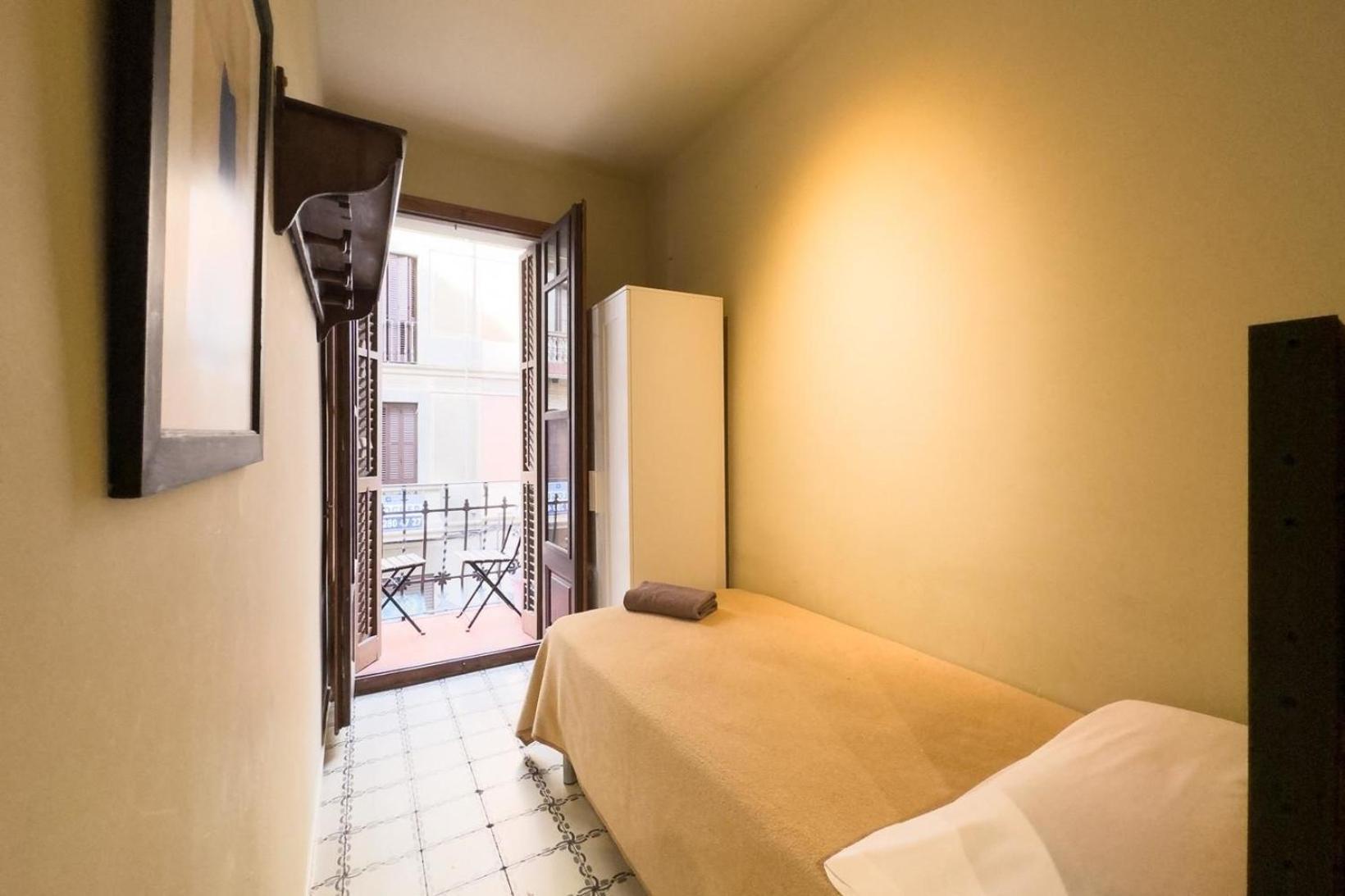 Apartment Fuer 3 Personen Ca 65 Qm In Barcelona-gracia, Costa Brava Costa Del Maresme *