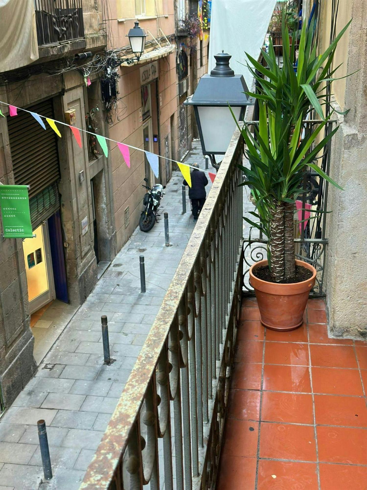 Apartment Sant Antoni 3 - Downtown Barcelona. Modern Barcelona