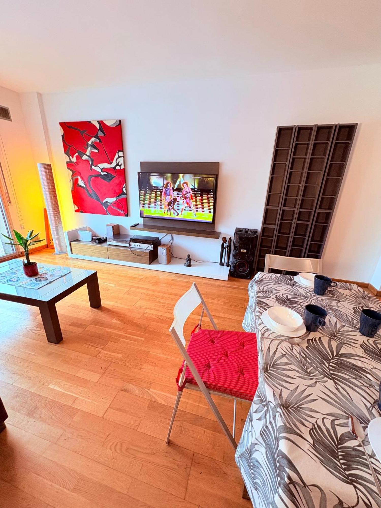 Stunning Flat For 5 People With Breakfast Included With Sagrada Familia Church View * Barcelona