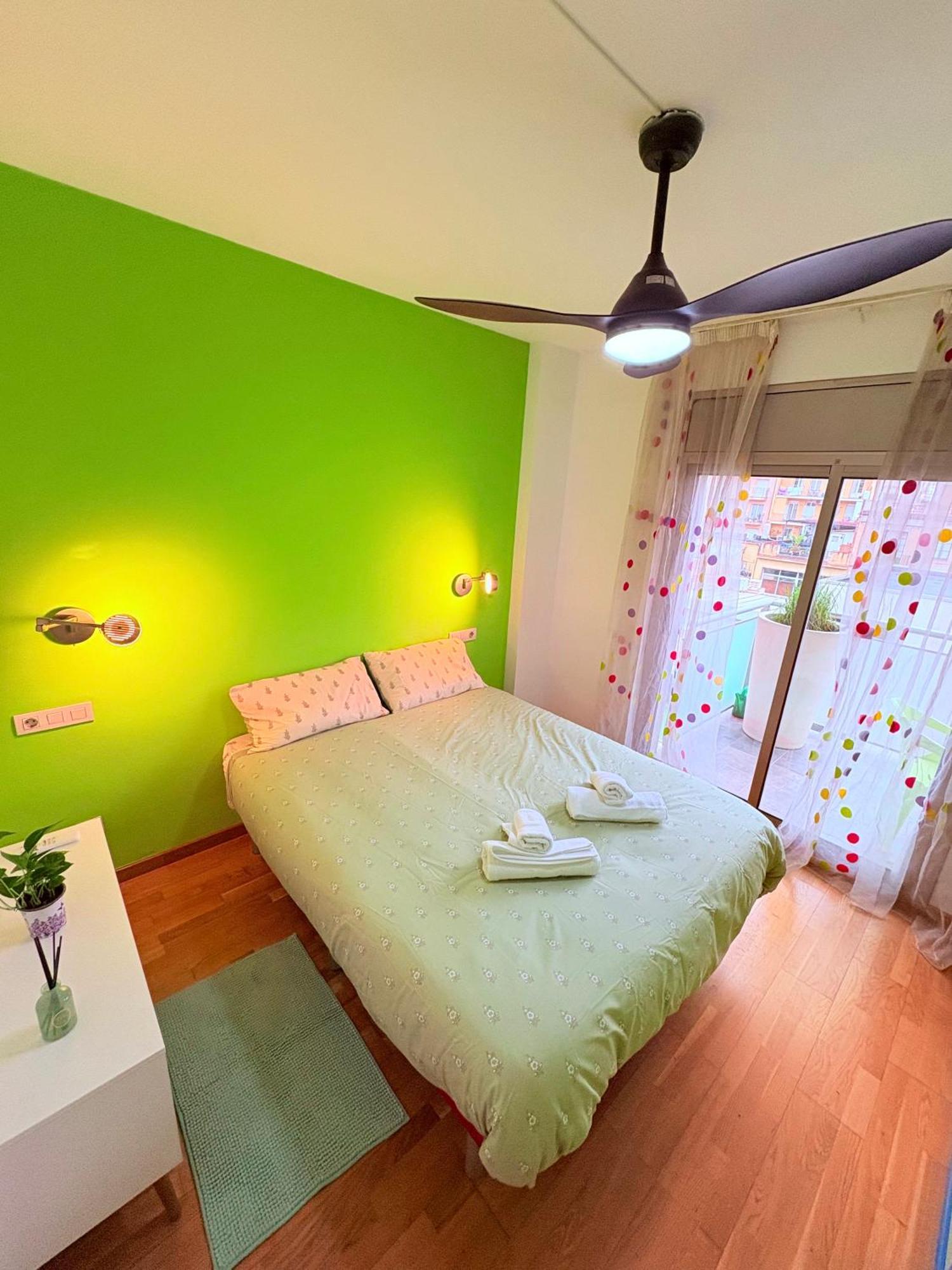 Apartment Stunning Flat For 5 People With Breakfast Included With Sagrada Familia Church View *