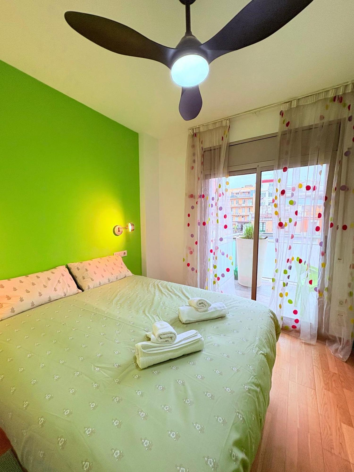 Stunning Flat For 5 People With Breakfast Included With Sagrada Familia Church View Barcelona