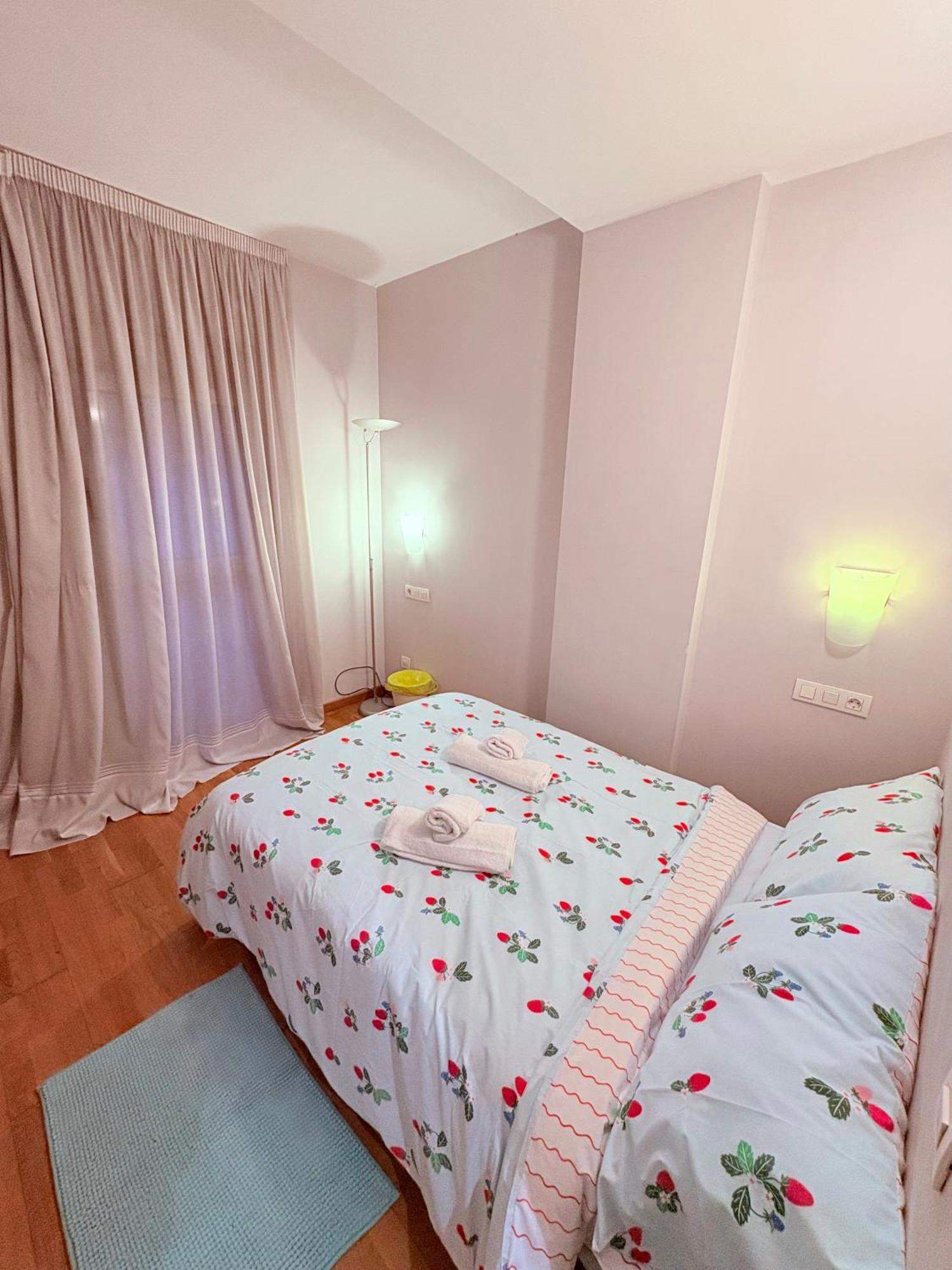 Stunning Flat For 5 People With Breakfast Included With Sagrada Familia Church View * Barcelona