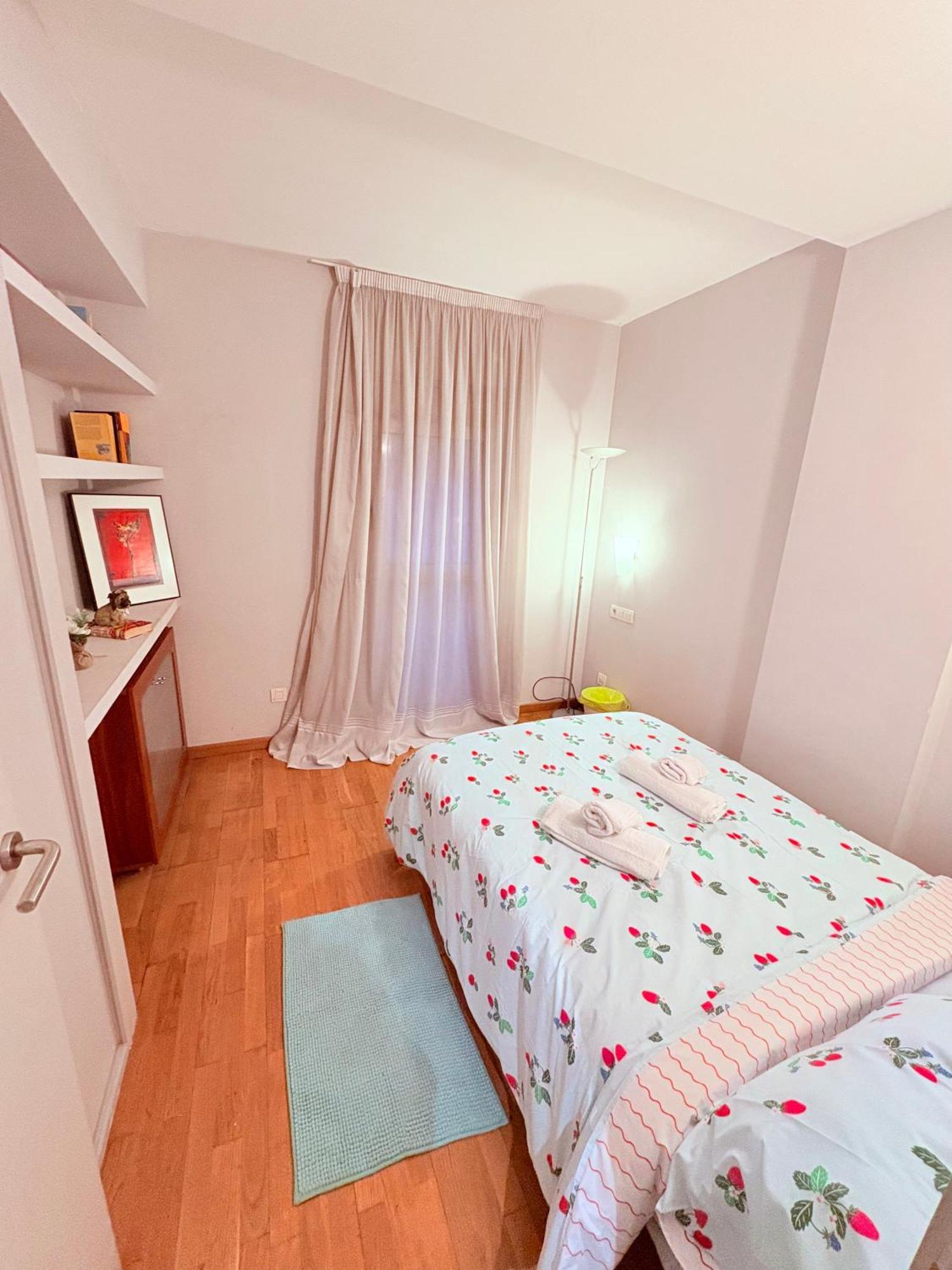 Stunning Flat For 5 People With Breakfast Included With Sagrada Familia Church View Apartment