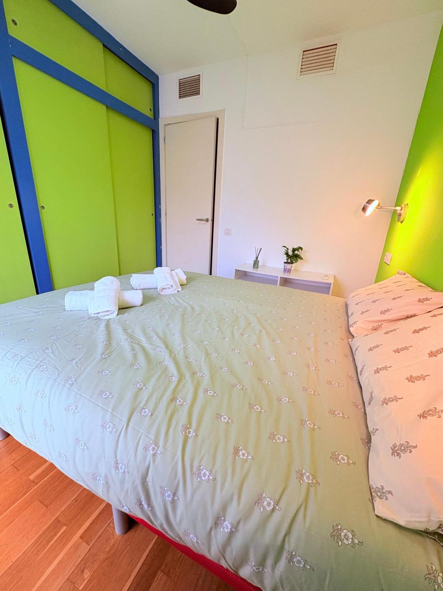 Stunning Flat For 5 People With Breakfast Included With Sagrada Familia Church View *