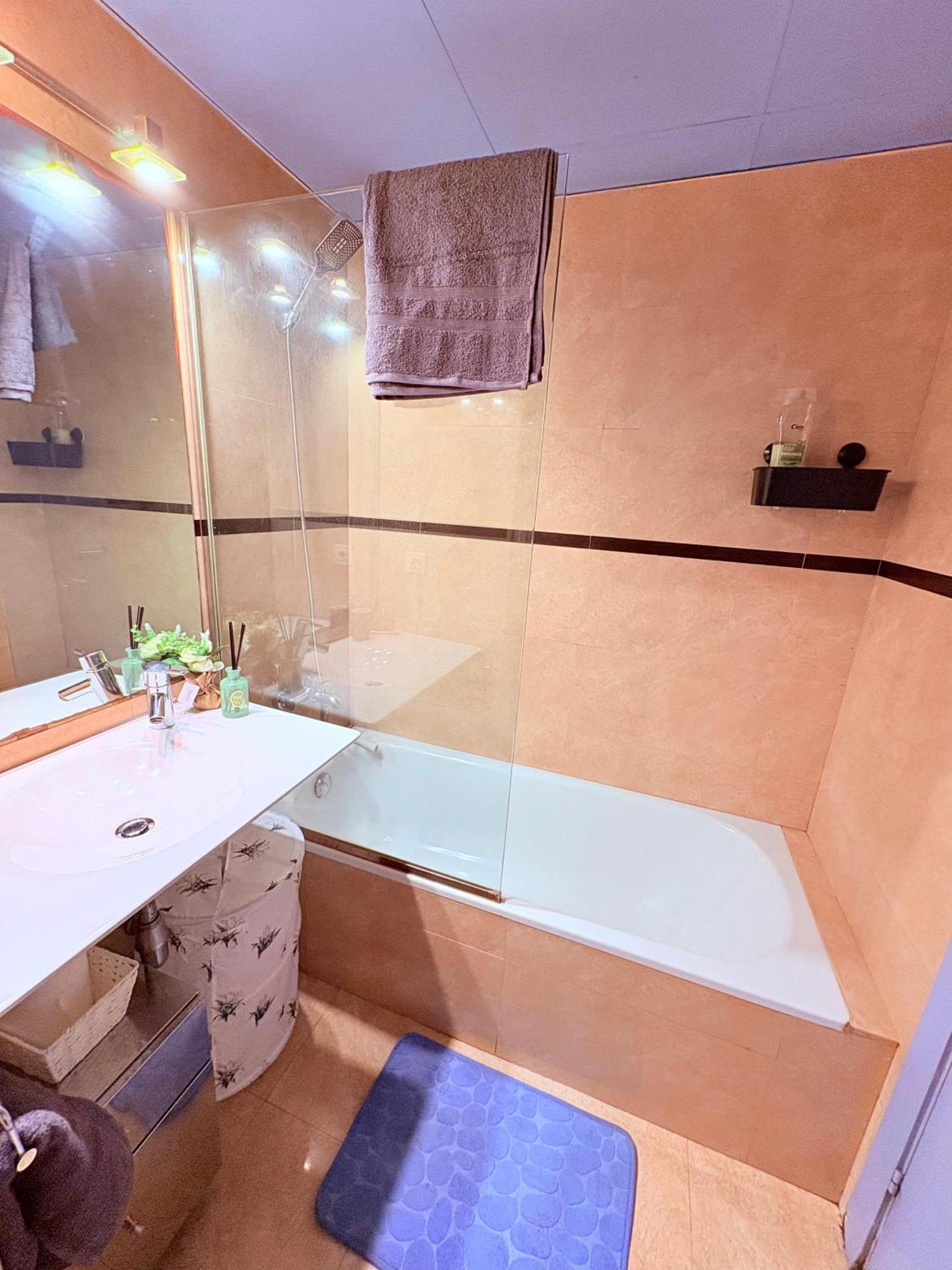 Apartment Stunning Flat For 5 People With Breakfast Included With Sagrada Familia Church View *
