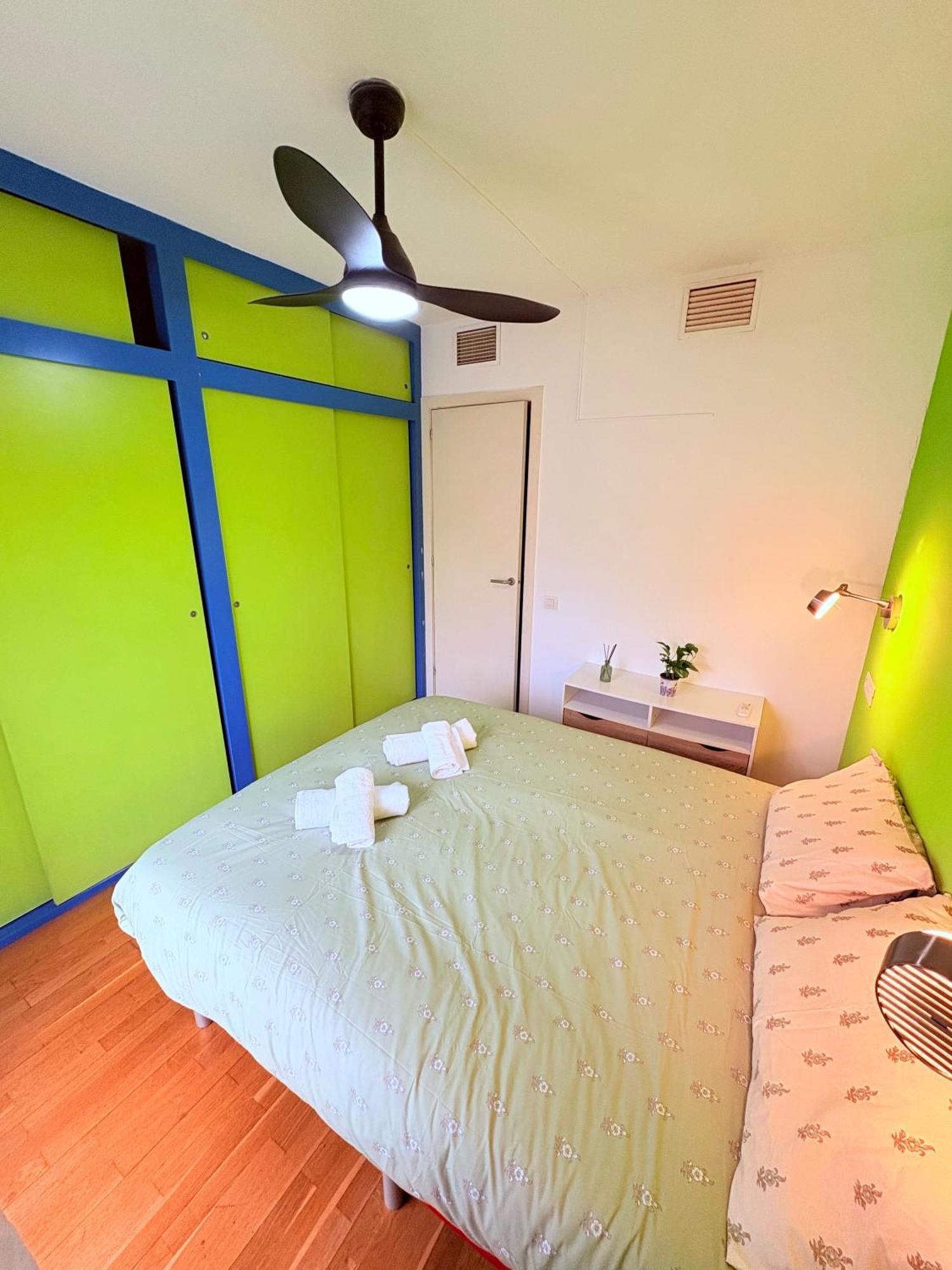 Stunning Flat For 5 People With Breakfast Included With Sagrada Familia Church View * Barcelona