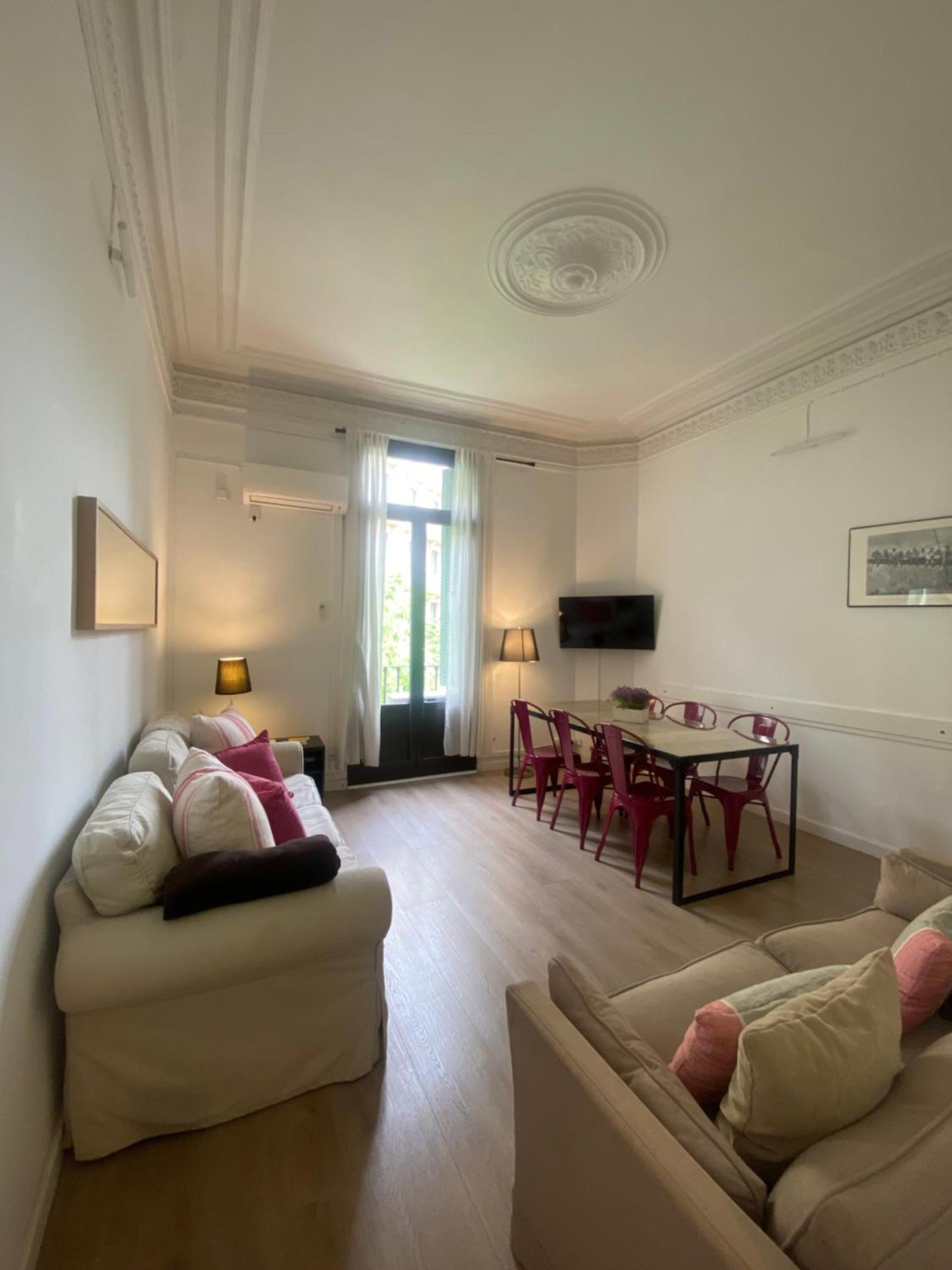 555 Bcn Apartment
