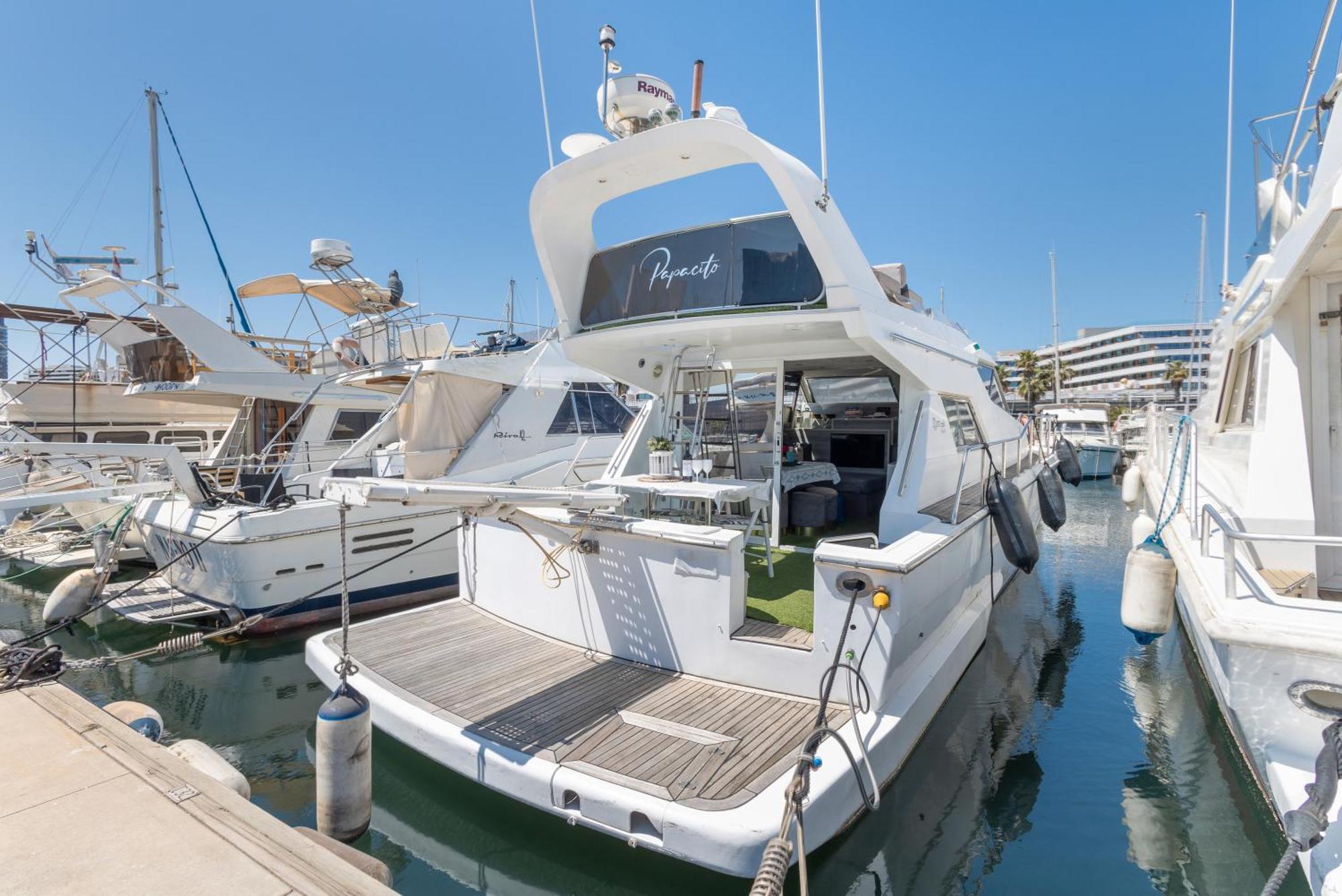 Hotel en barco Barco Muy Romantico Con Parking *