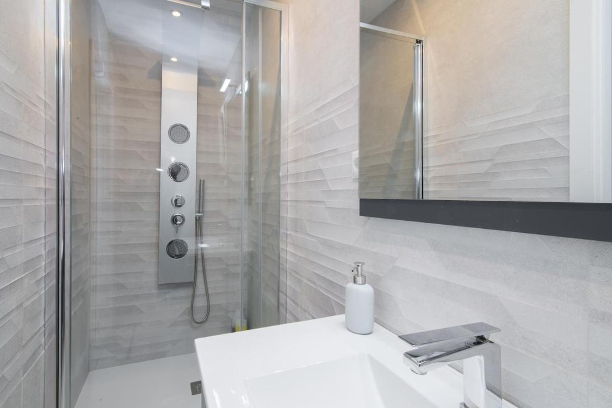 Nice, Cozy, Up To 6, Fcb Stadium, Free Parking Apartment