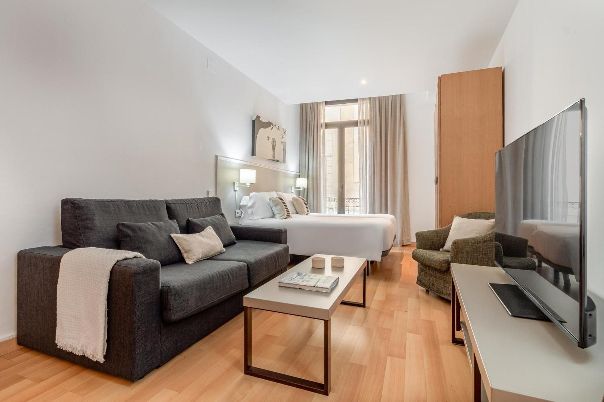 Aspasios Plaza Real Apartment *