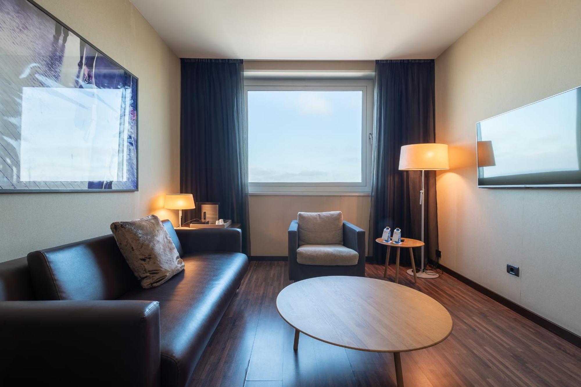 Hotel Leonardo Royal Hotel Barcelona Forum 4*