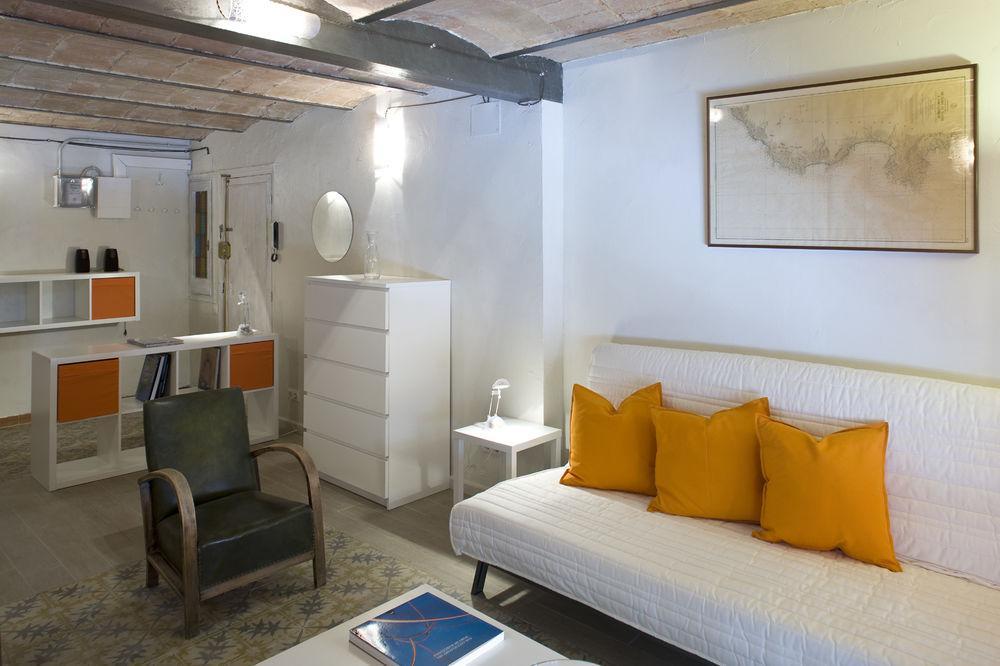 Flateli Jaume Fabra Apartment *