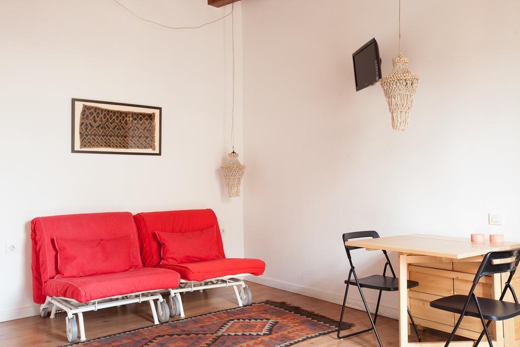 Nou De La Rambla Apartment *