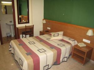 Ingles Hotel *