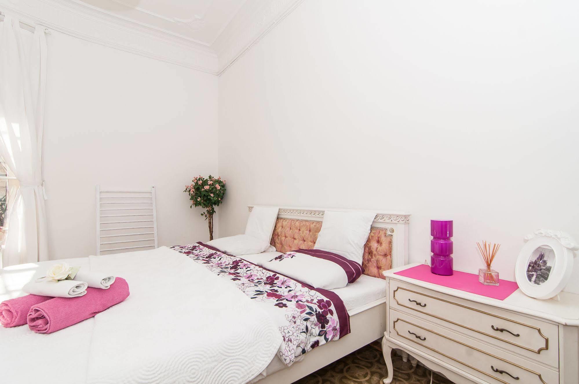 Casa Trianon Bed & Breakfast Barcelona
