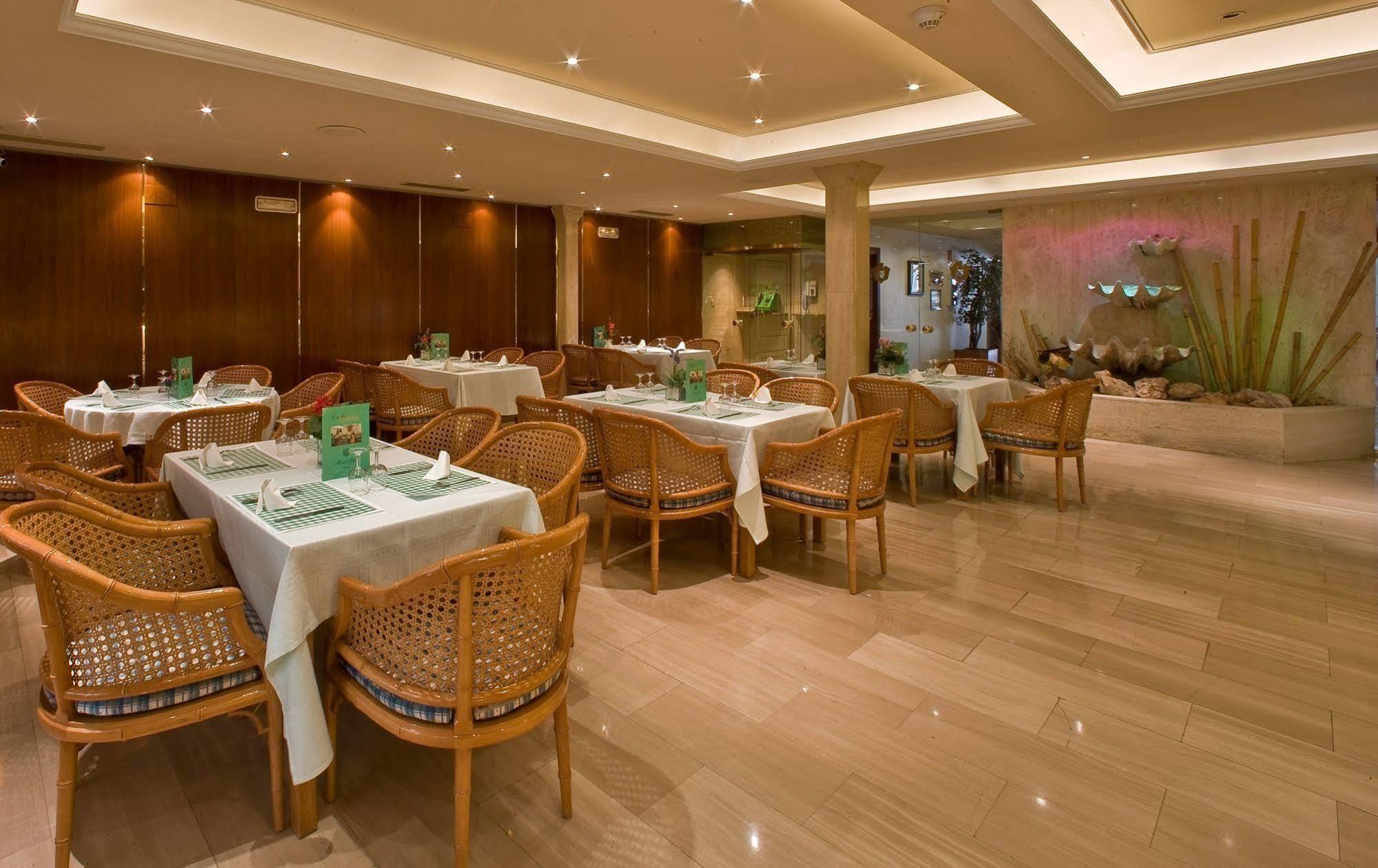 Lleo Hotel